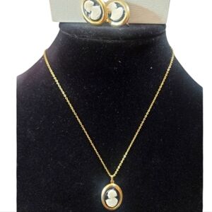 Vintage Set Sarah Coventry gold  tone clip on earrings and NECKLACE